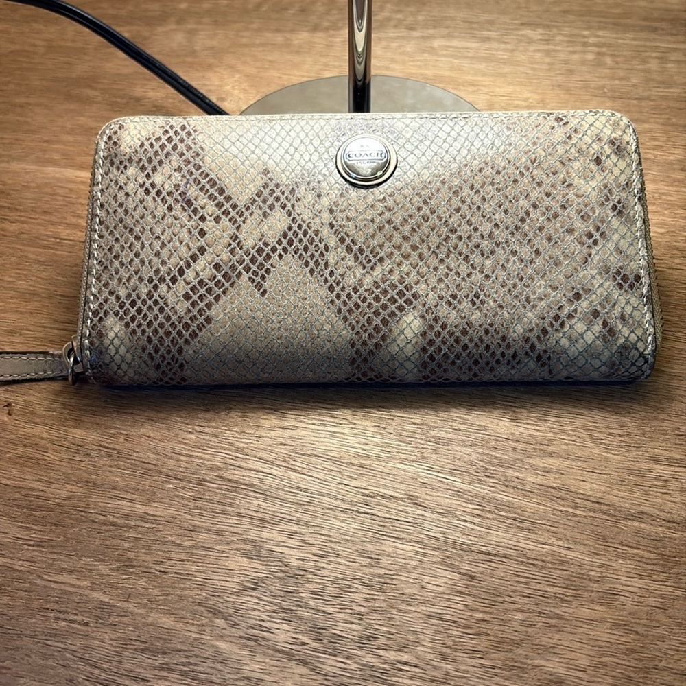 Coach leather Snake Brown and tan Wallet beautiful condition